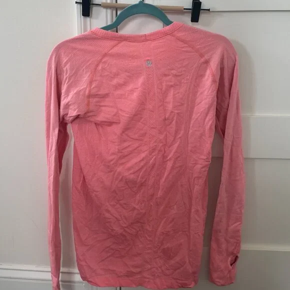 Lululemon Coral Pink Long Sleeve Top Size 4 Swiftly Style - Picture 2 of 3